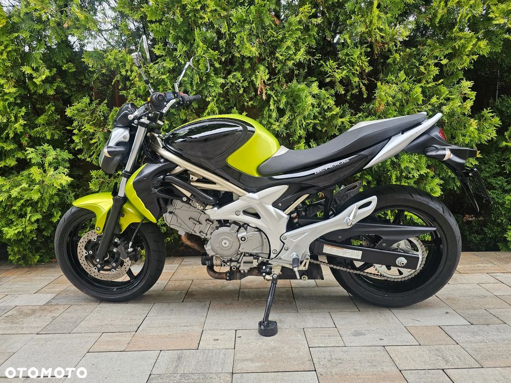 Suzuki Gladius - 5