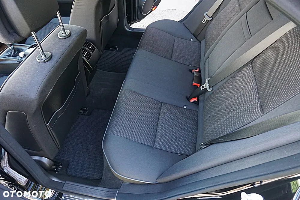 Mercedes-Benz Klasa C 180 BlueEFFICIENCY Elegance - 21