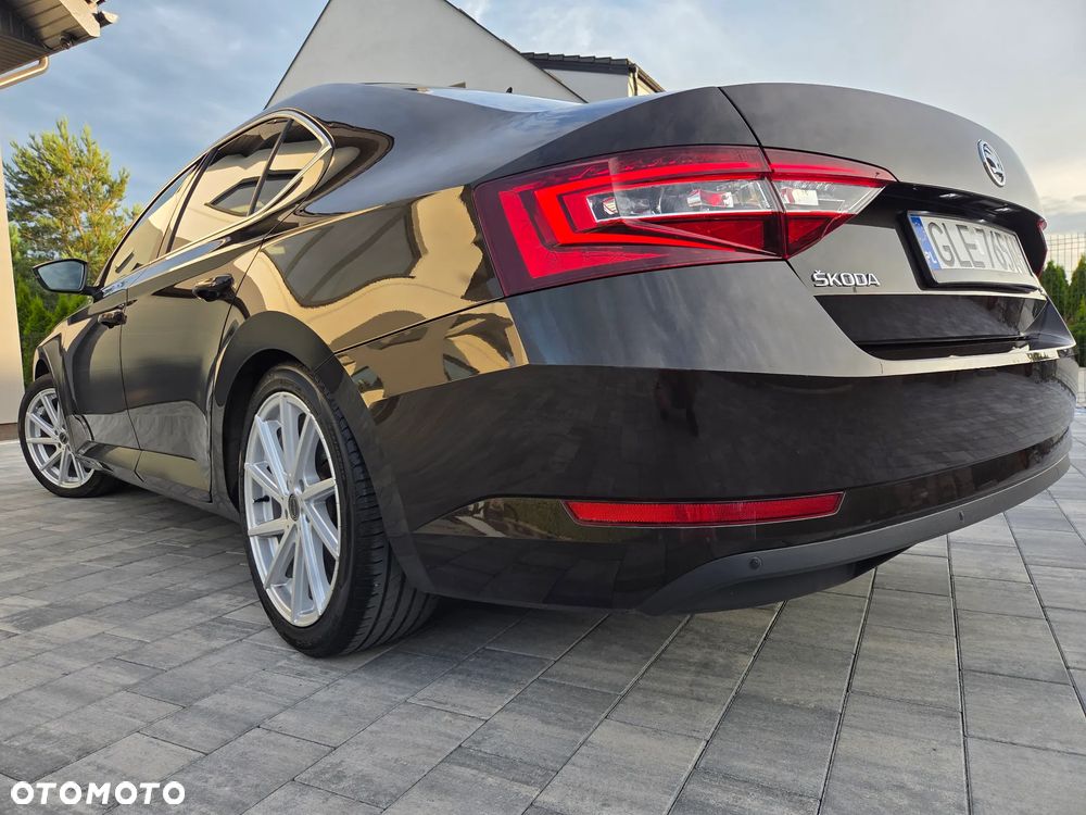 Skoda Superb 2.0 TDI DSG Premium Edition - 15