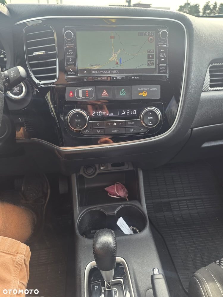 Mitsubishi Outlander 2.2 DI-D 4WD Automatik Instyle - 18