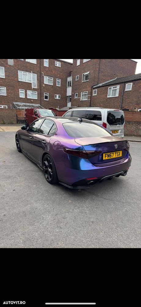 Alfa Romeo Giulia 2.0 Turbo 16V AT8-Q4 Veloce - 5