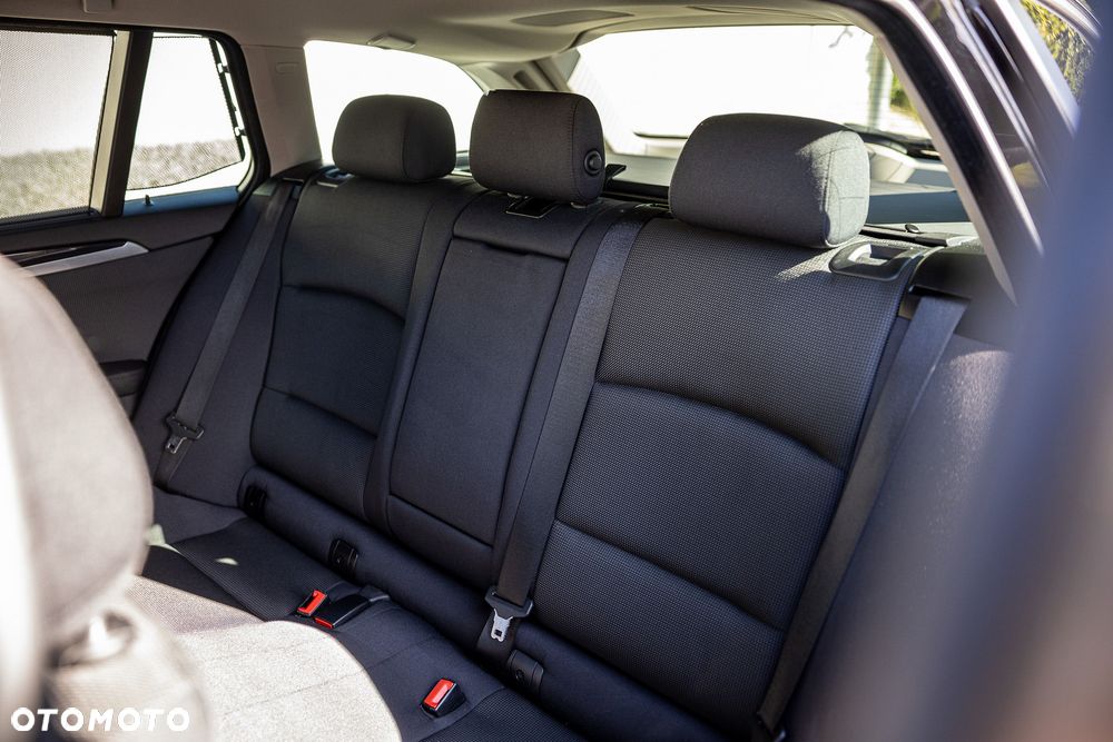 BMW Seria 5 525d - 28