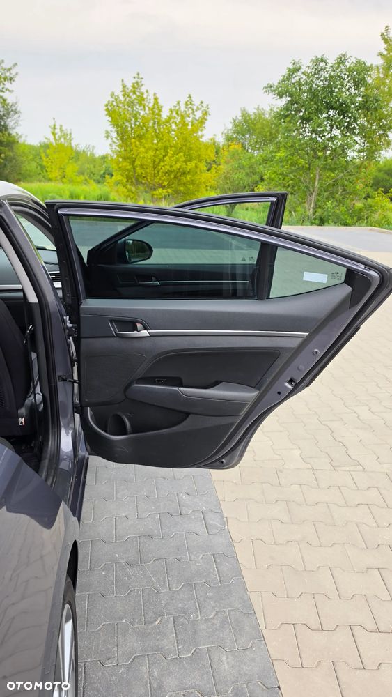 Hyundai Elantra 1.6 Style - 25