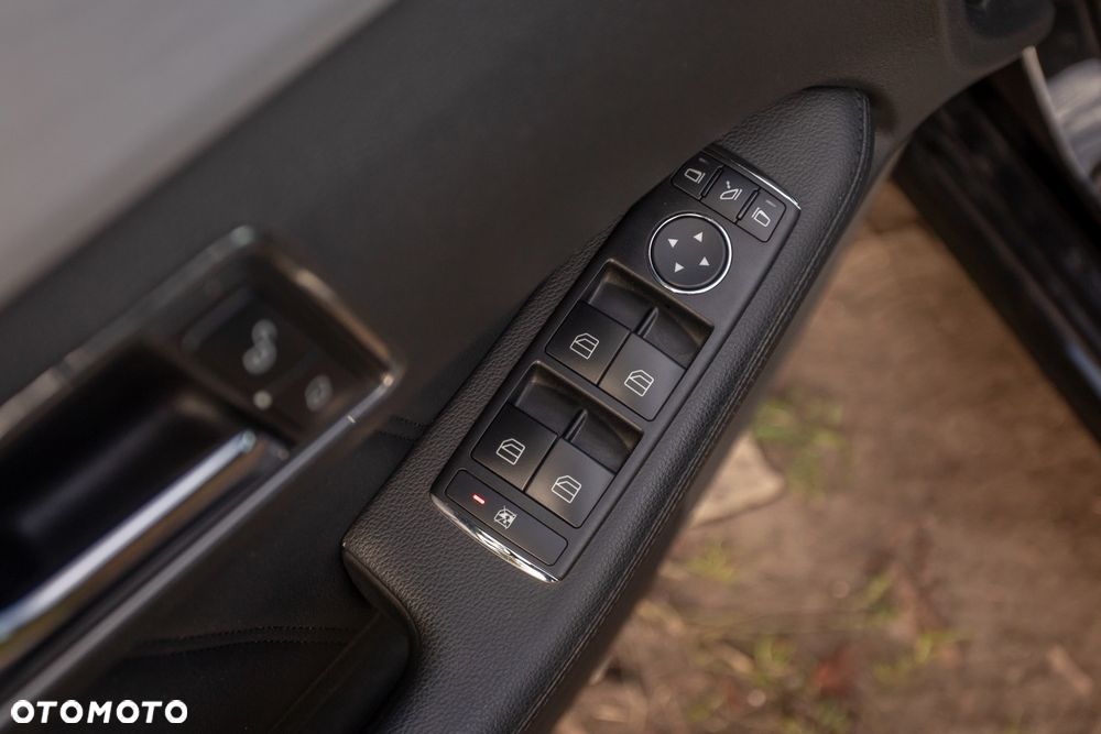 Mercedes-Benz Klasa E 250 BlueEFFICIENCY 7G-TRONIC Avantgarde - 21