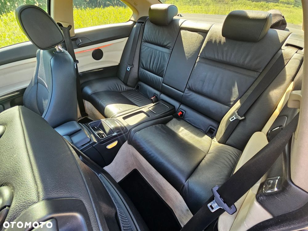 BMW Seria 3 330d xDrive - 12