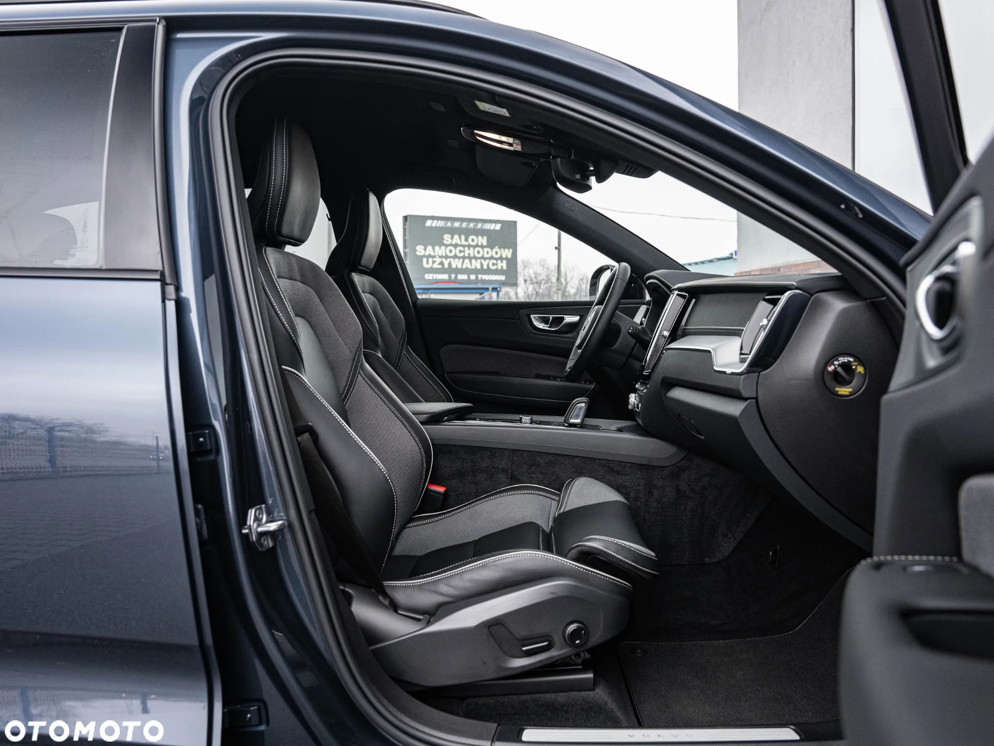 Volvo XC 60 B4 B Plus Dark - 25