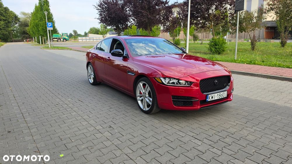 Jaguar XE - 4