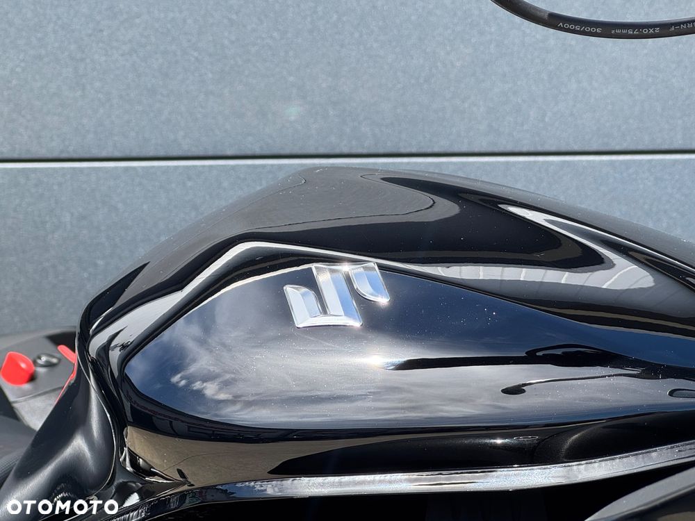 Suzuki GSX - 6
