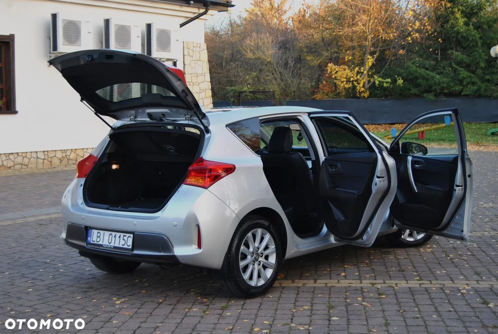 Toyota Auris 1.8 HSD Luna - 23