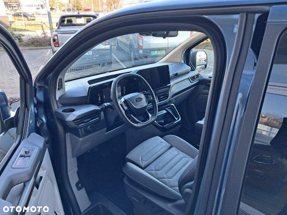 Ford Tourneo Custom - 14