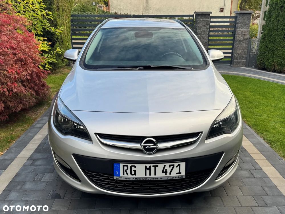 Opel Astra 2013 photo 2