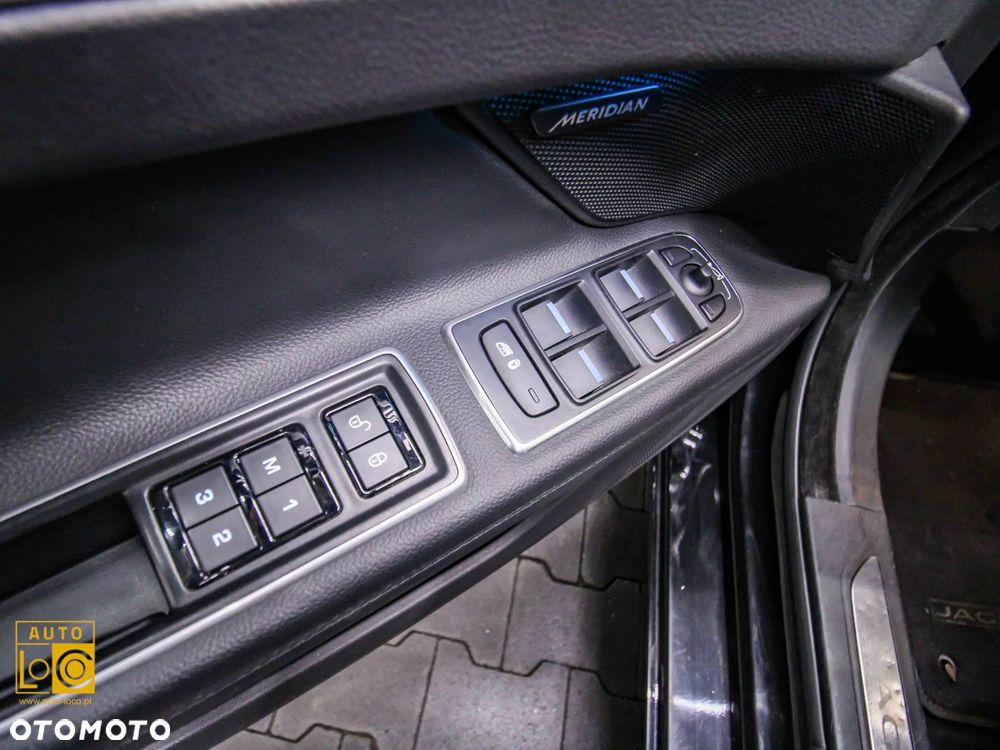Jaguar XF 35t AWD Prestige - 28