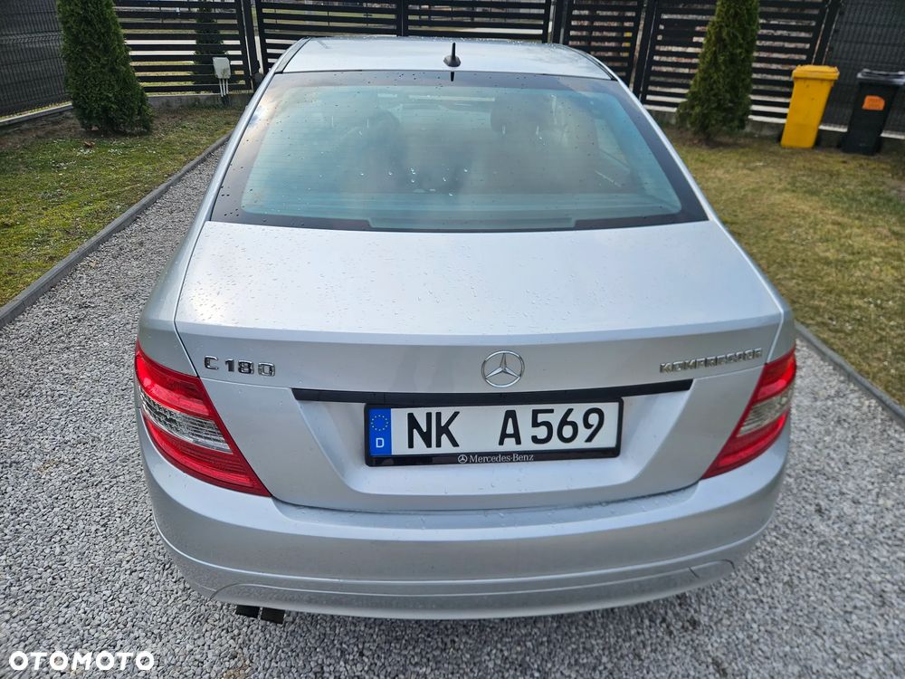 Mercedes-Benz Klasa C 180 K BlueEff Elegance - 32