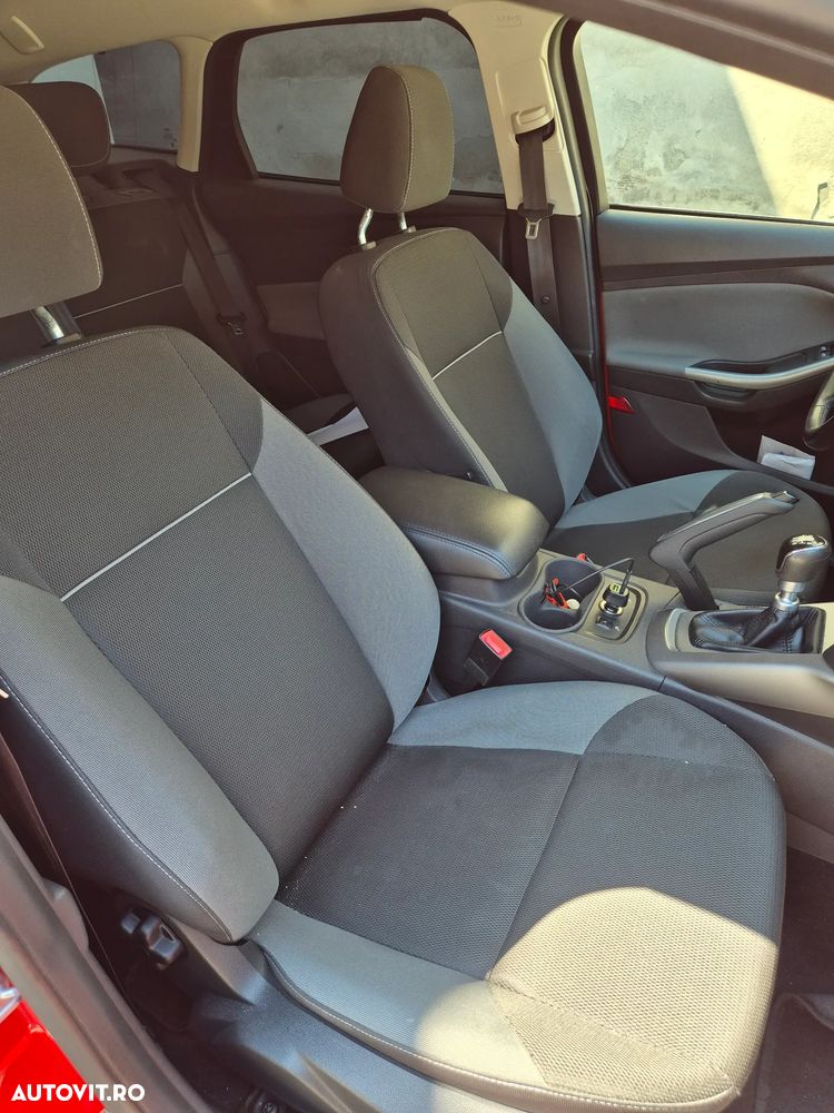 Ford Focus 1.6 TDCi DPF SYNC Edition - 18