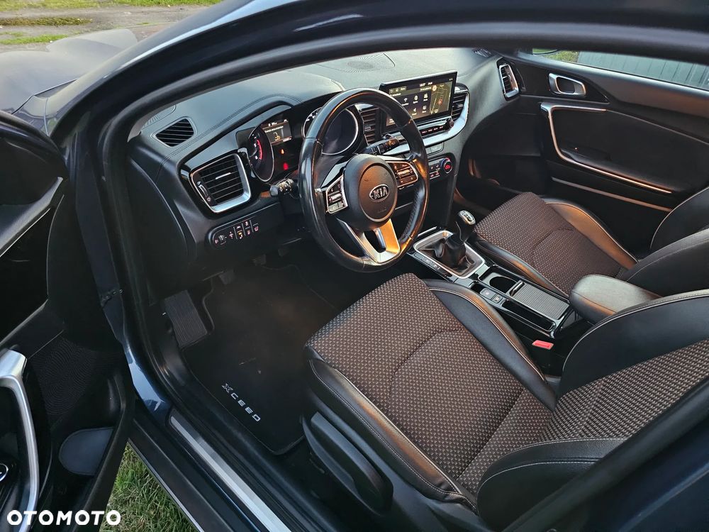 Kia XCeed - 17