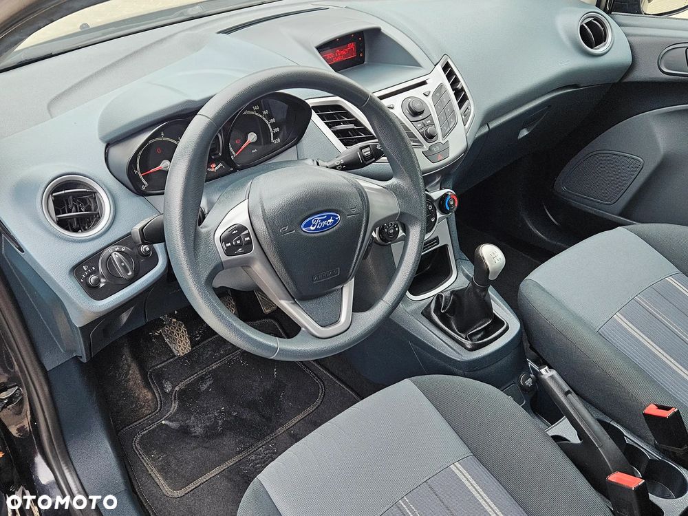 Ford Fiesta 1.4 Ghia - 11