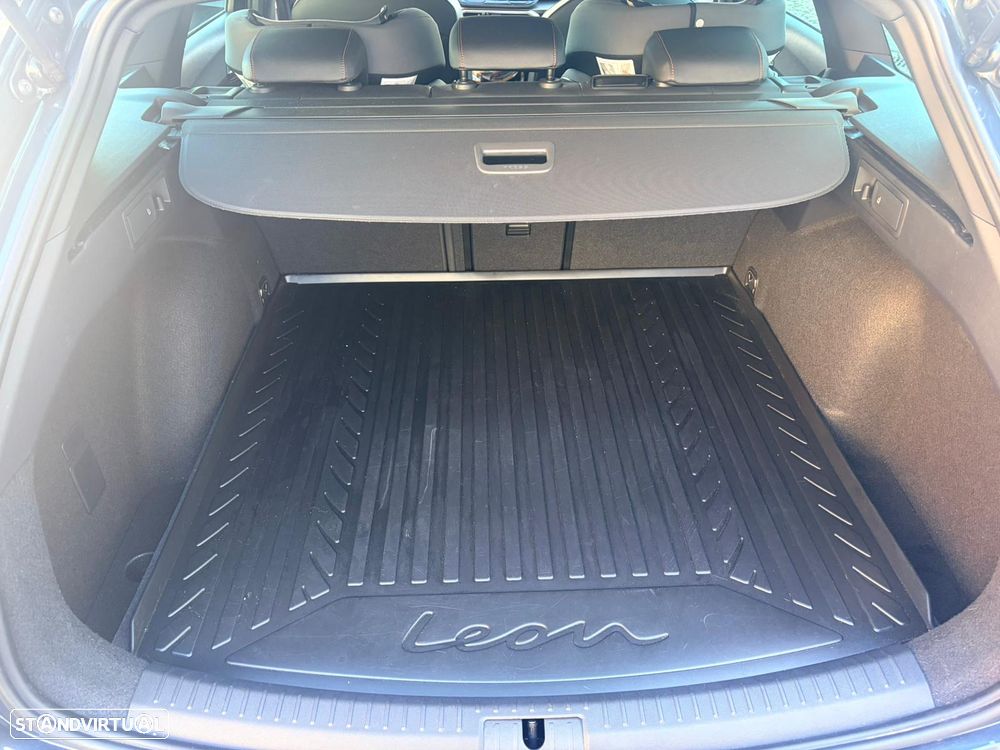SEAT Leon 1.5 TSI e-Hybrid FR DSG Edição Fiscal - 13