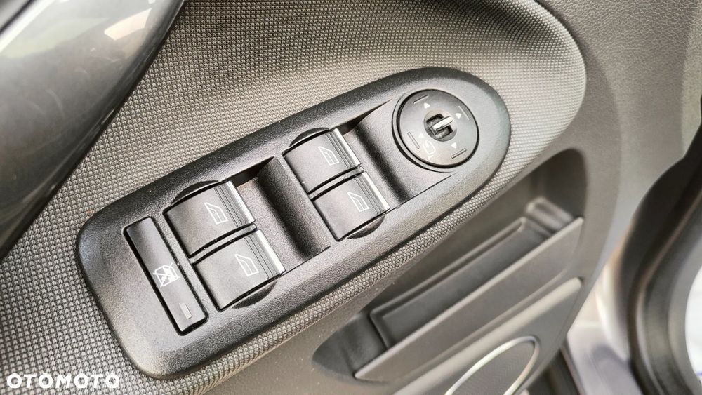 Ford Kuga 2.0 TDCi 4x4 Titanium - 28