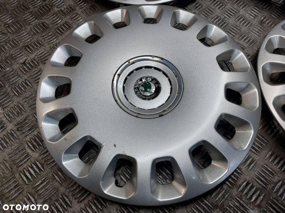KOŁPAK KOŁPAKI KOMPLET 16" R16 16'' SKODA 3U0601147A - 2