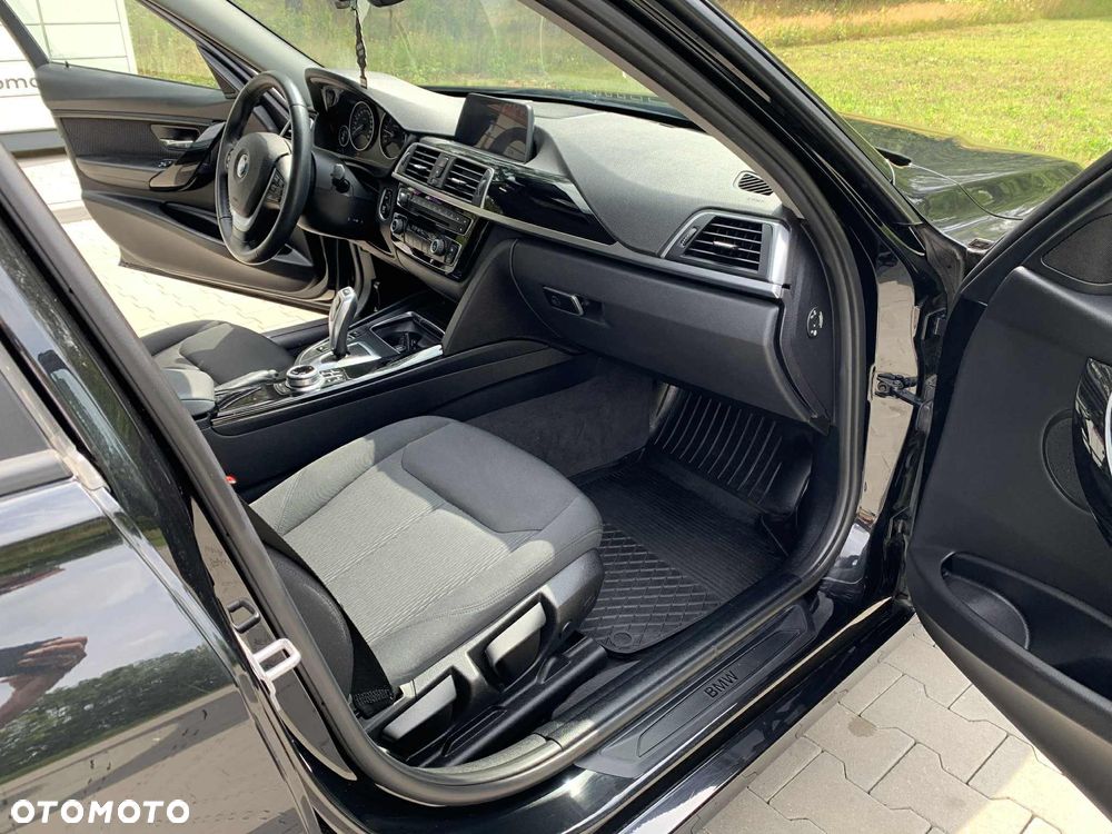 BMW Seria 3 320i Advantage - 11