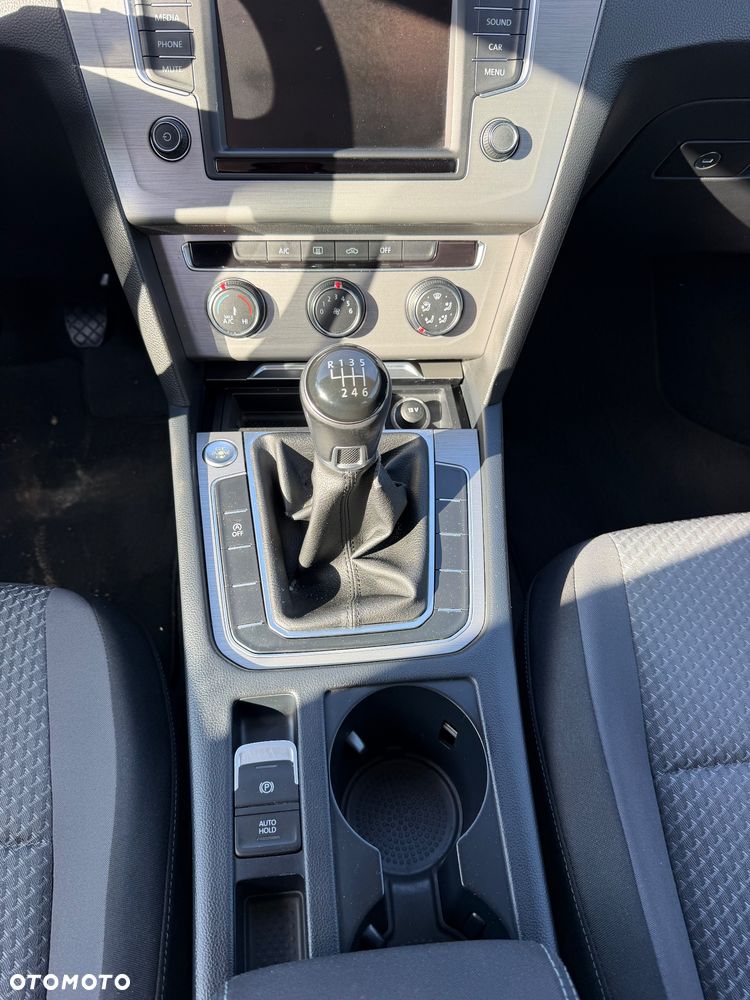 Volkswagen Passat - 19