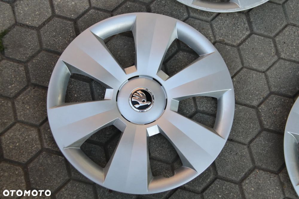 Kołpaki  Oryginalne  Skoda 15" 6V0601147C - 3