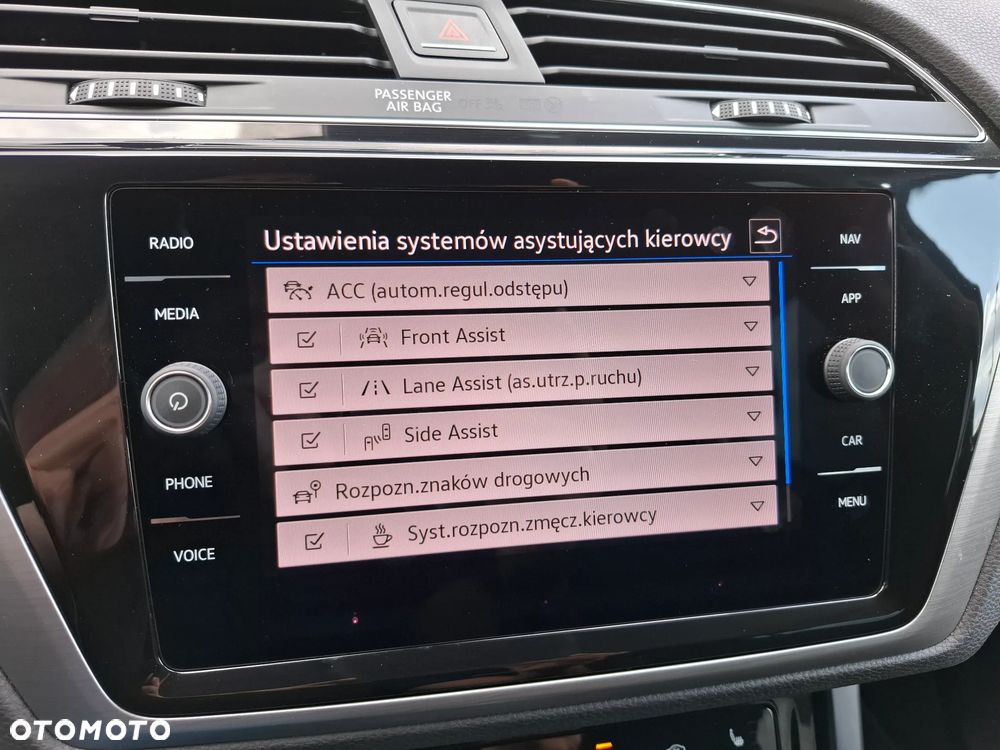 Volkswagen Touran 2.0 TDI SCR DSG Comfortline - 26