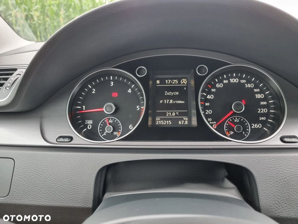 Volkswagen Passat 2.0 TDI DPF BlueMotion Technology Highline - 11