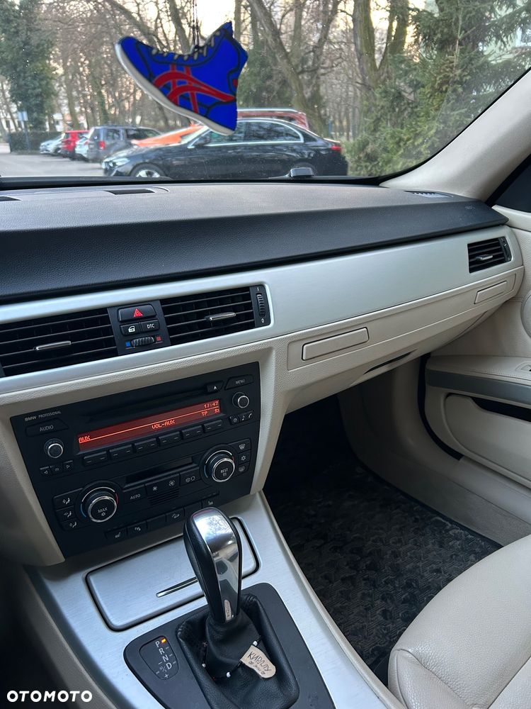 BMW Seria 3 325i xDrive - 9
