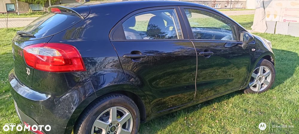 Kia Rio 1.4 L - 5
