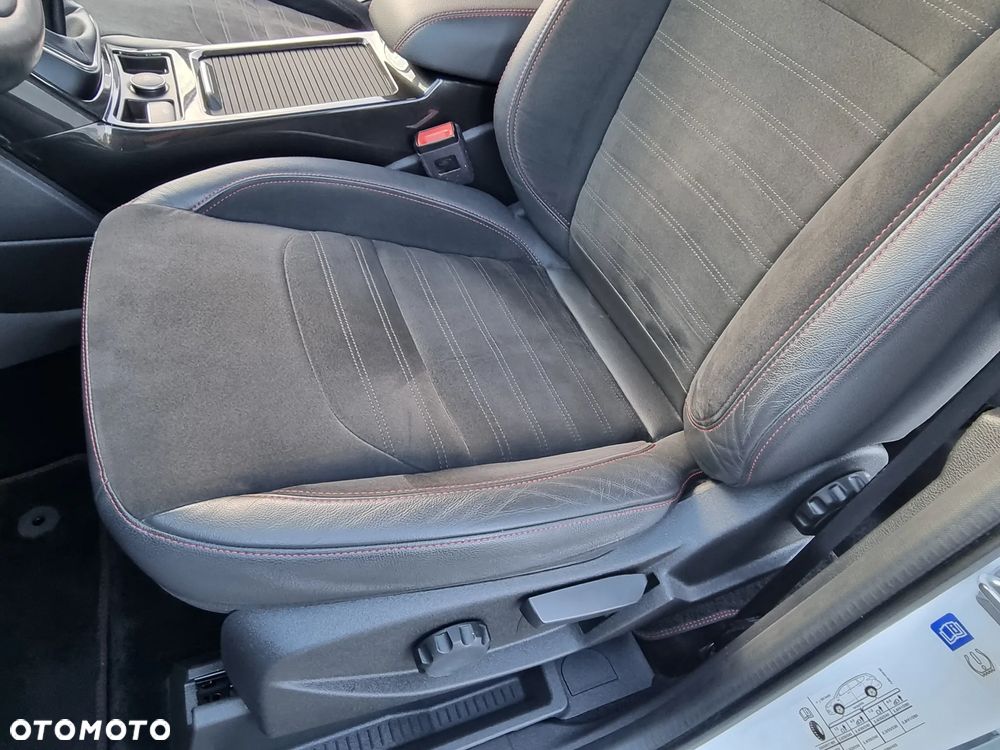 Ford Kuga 1.5 EcoBoost 2x4 ST-Line - 31