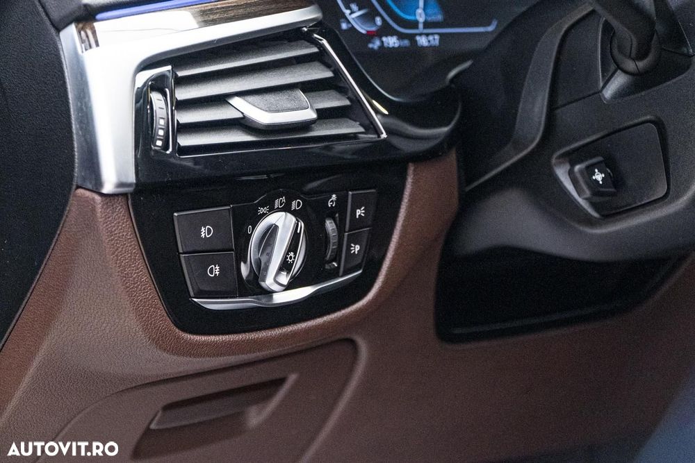 BMW Seria 5 530e iPerformance Aut. Luxury Line - 33