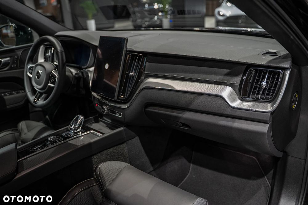 Volvo XC 60 B5 B AWD Ultra Black Edition - 16
