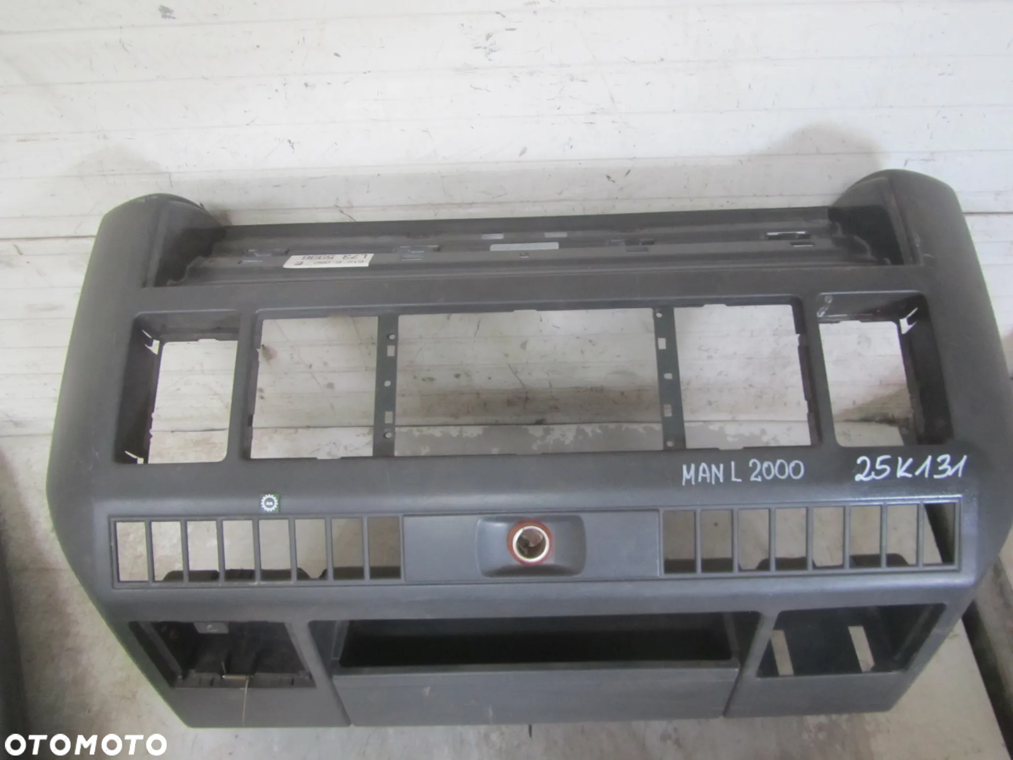 Man L2000 panel-konsola środkowa - 4