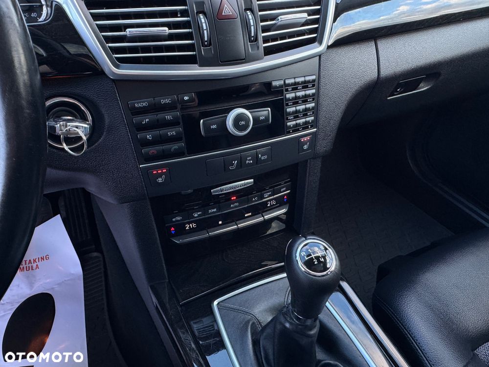 Mercedes-Benz Klasa E 200 CGI BlueEffICIENCY Avantgarde - 19