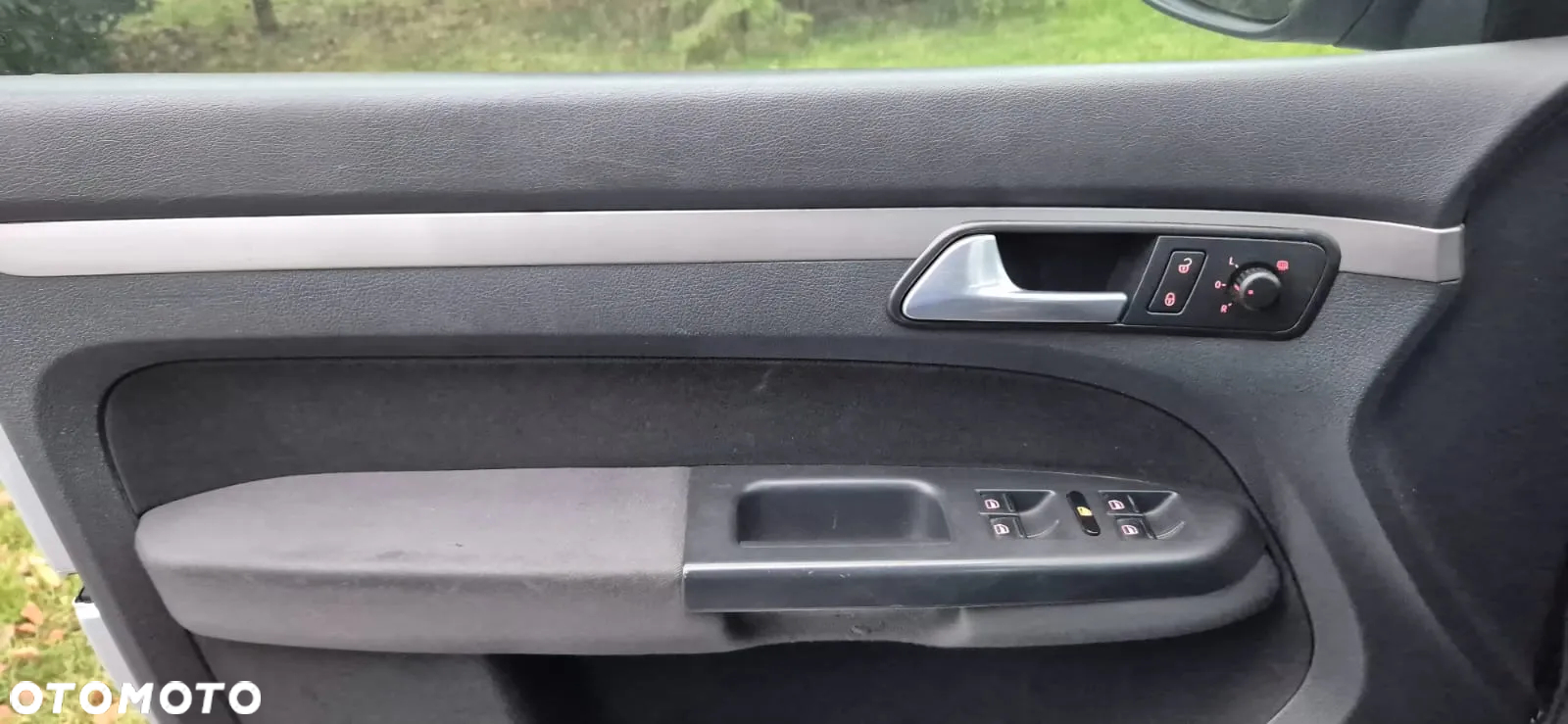 Volkswagen Touran - 12