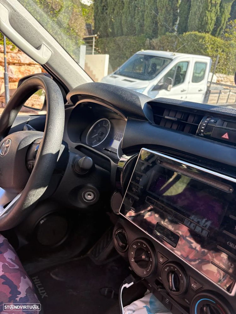 Toyota Hilux - 5