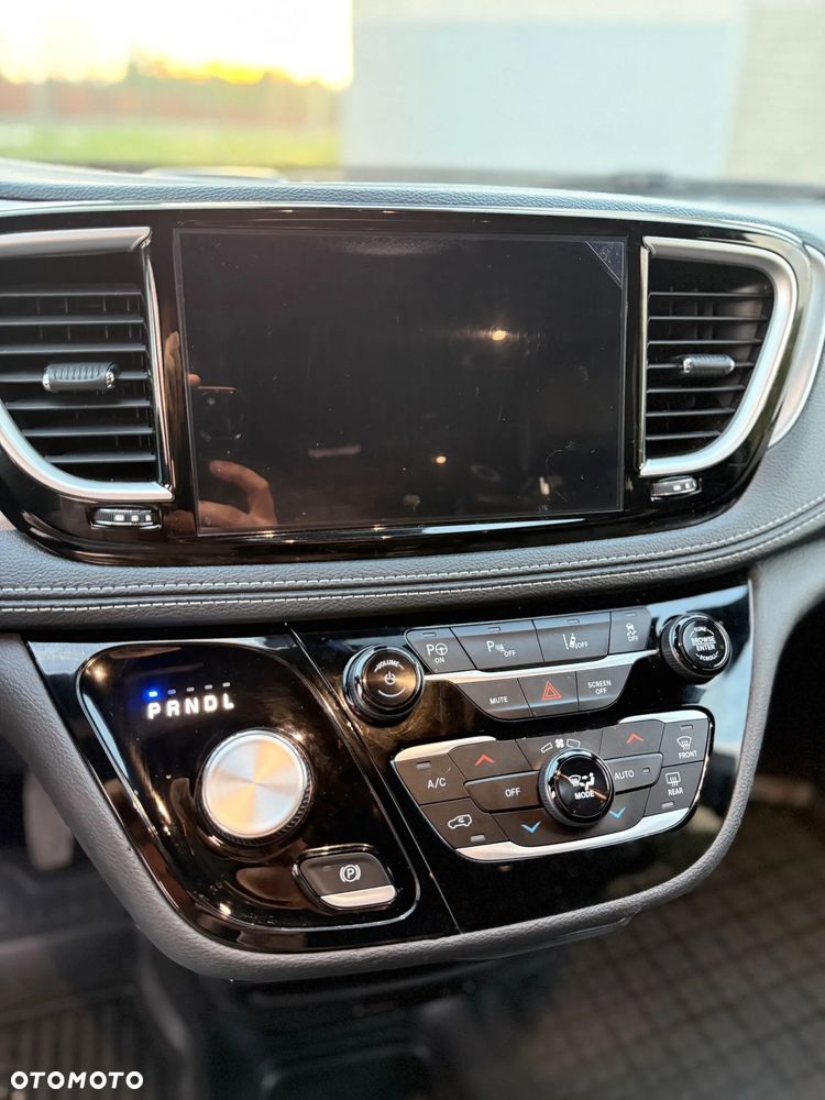 Chrysler Pacifica - 18