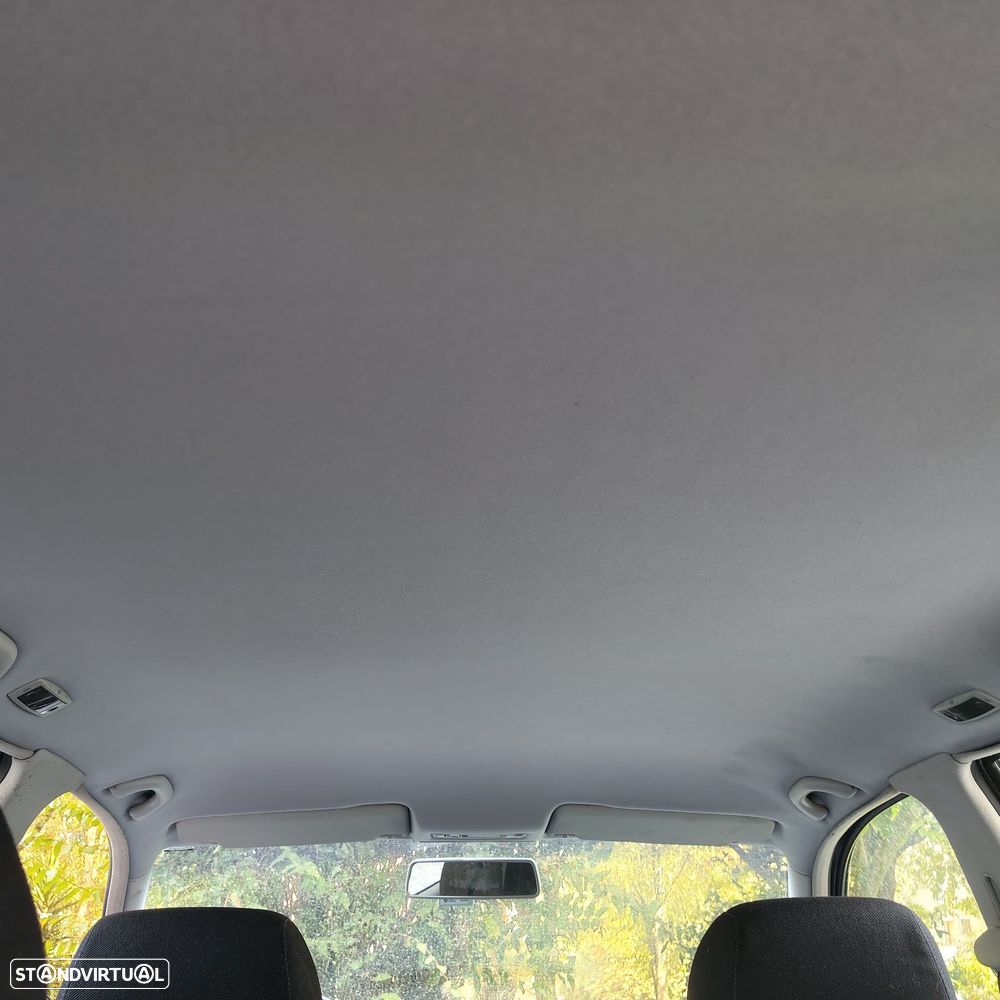VW Golf 1.9 TDi 25 Anos - 12