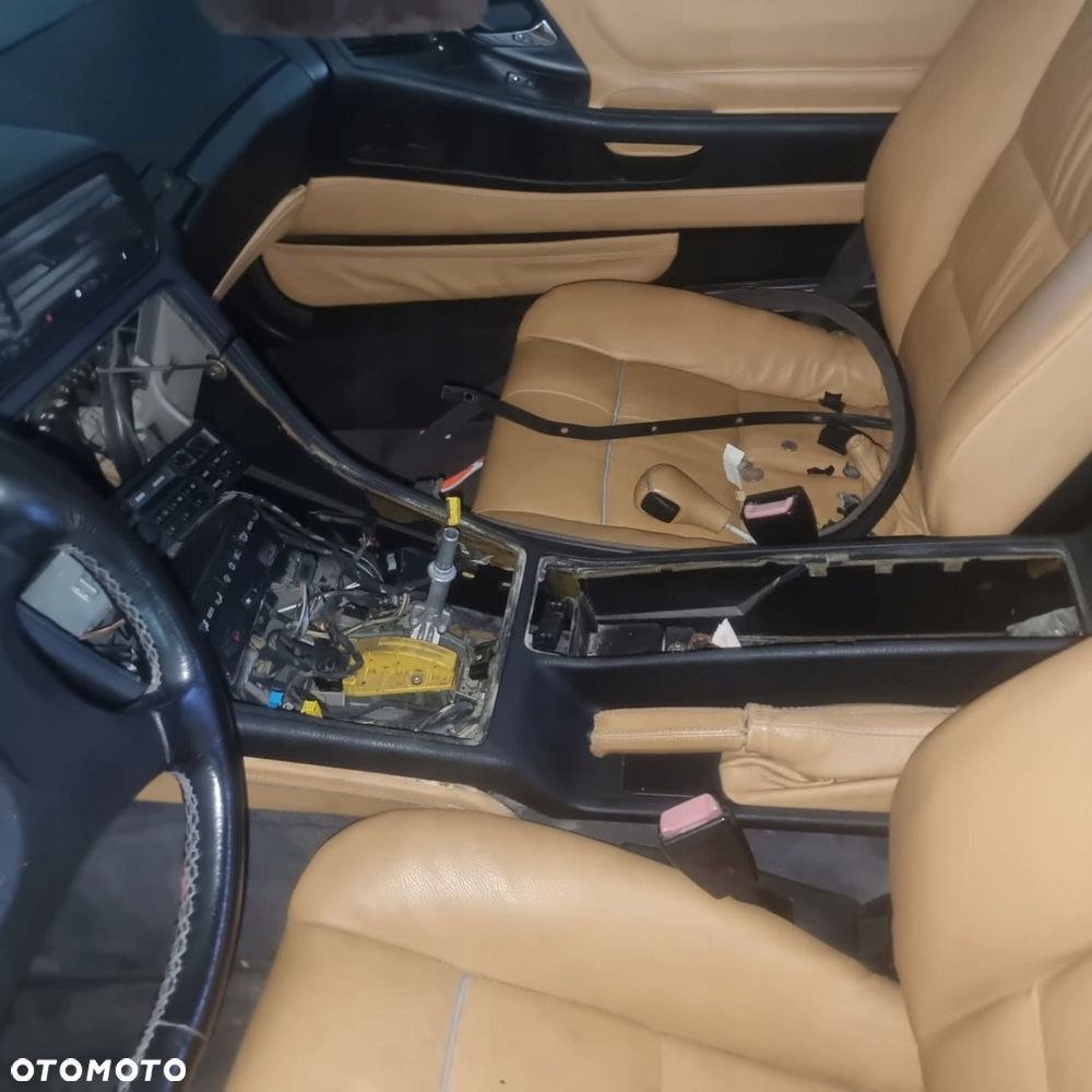 DESKA KOKPIT SCHOWEK TUNEL BMW 840 E31 EU - 3