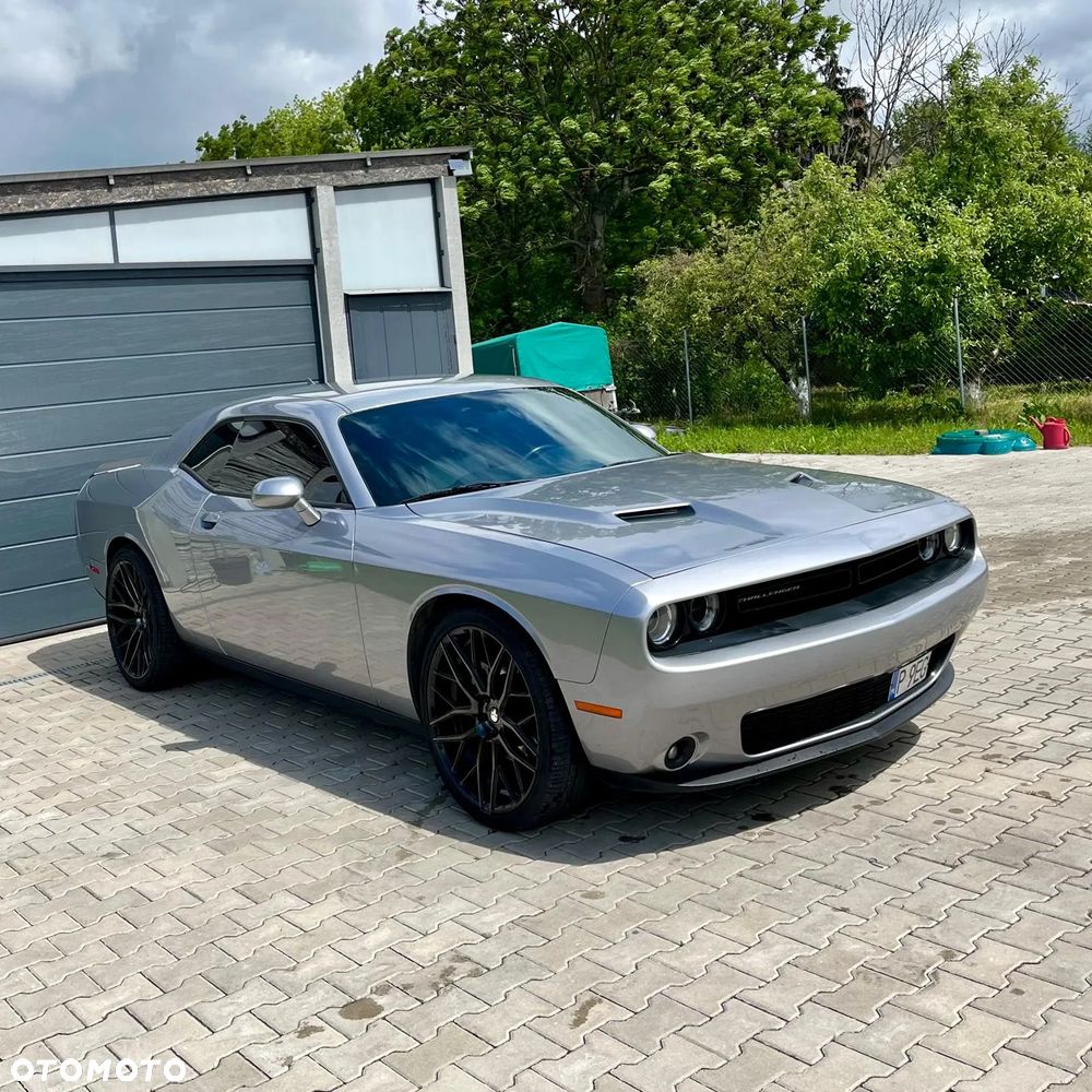 Dodge Challenger - 2