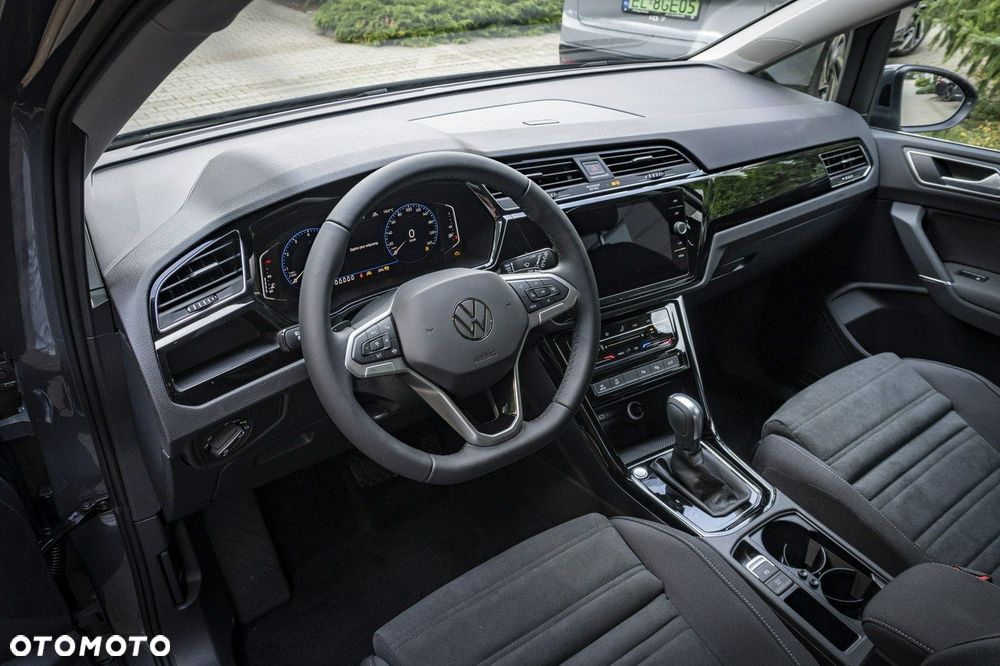 Volkswagen Touran - 10