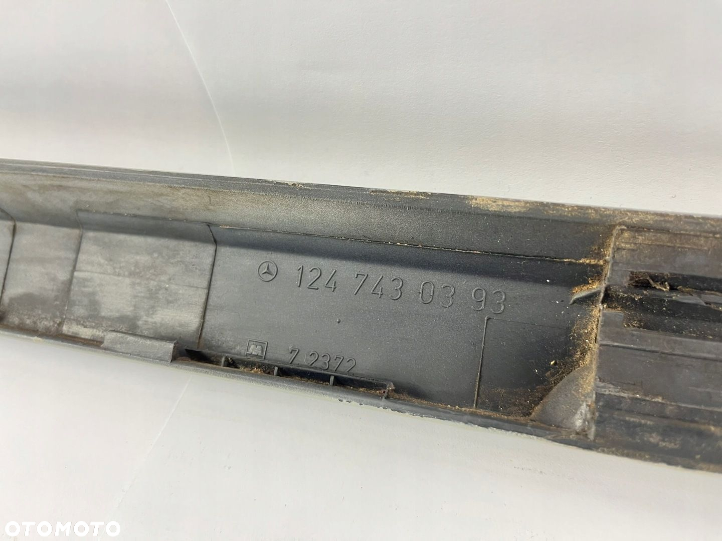 LISTWA DOLNA KLAPY POKRYWY BAGAŻNIKA MERCEDES W124 KOMBI 1247430393 85-89R - 13