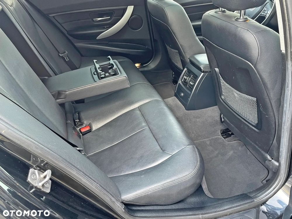 BMW Seria 3 320d Blue Performance Sport Line - 25