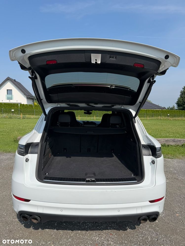 Porsche Cayenne Turbo S E-Hybrid - 26