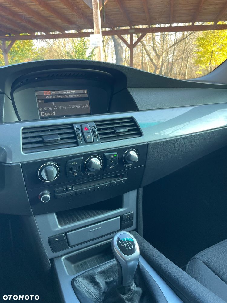 BMW Seria 5 520d - 28