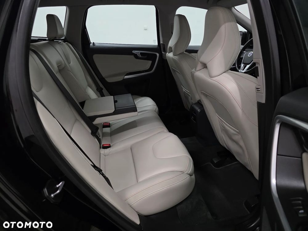 Volvo XC 60 D3 Drive-E Ocean Race - 16