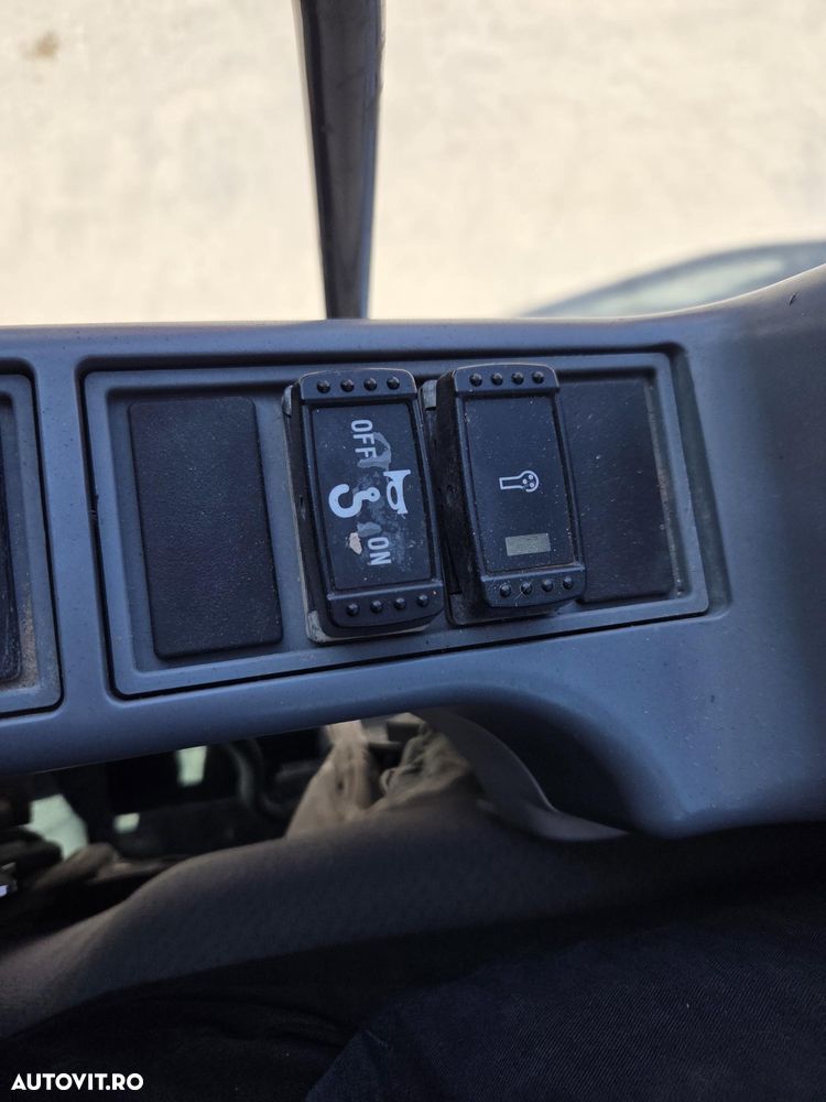 Hitachi SET BRATE LUNGI NOI 18m, cupa 0,9mc, 2019, 6.017h, gresare automata, latime 3,19m, 3 pompe hidr Hitachi, camera spate, camera laterala, consum mediu 13l/h, motor Isuzu 190CP, JAPONIA, doar 377h deplasare lant 80% ok, leasing 3 ani-PROMOTIE 131.900Eur - 13