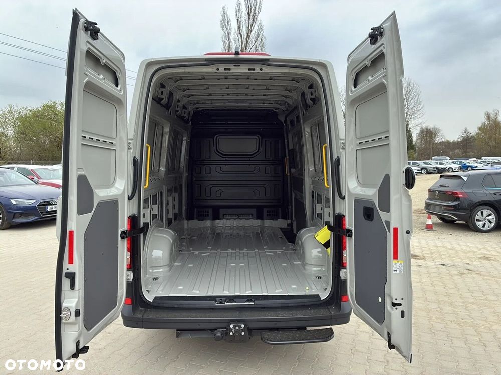 Volkswagen Crafter Furgon 35, 2.0 TDI 177KM, Wysoki dach, r. o. 3640mm - 11