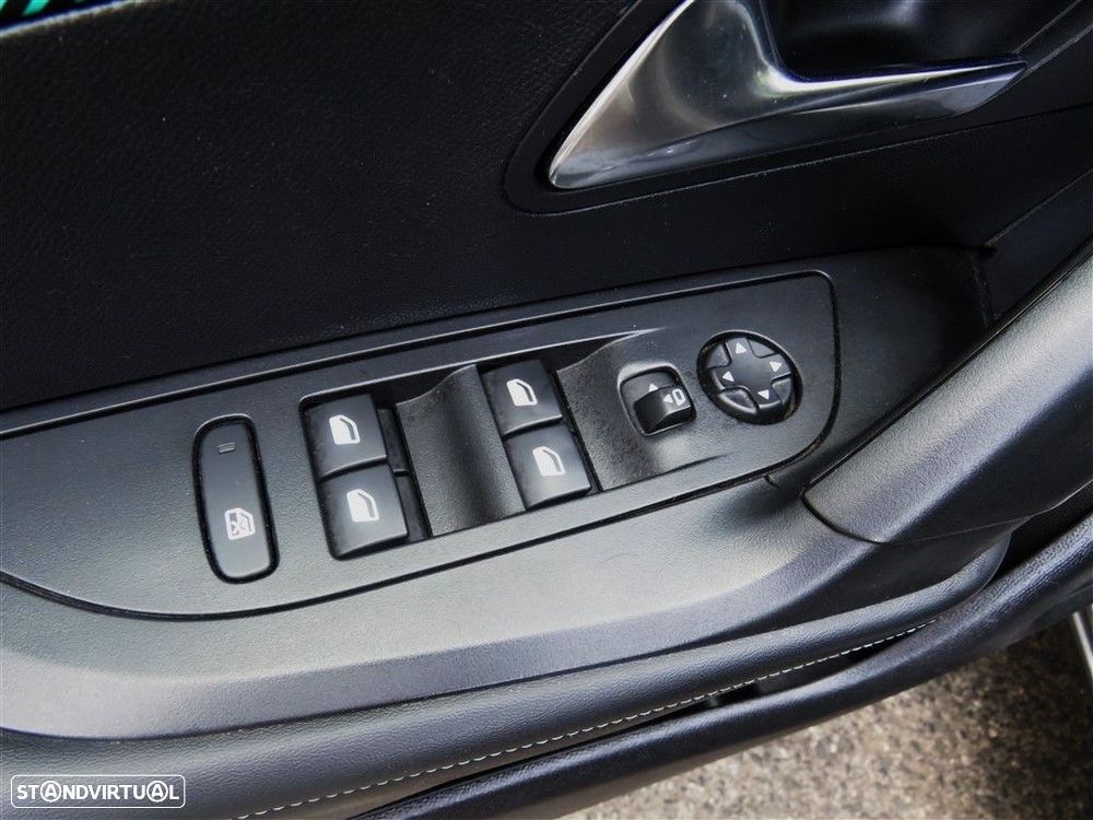 Peugeot 2008 1.5 BlueHDi Allure Pack - 12